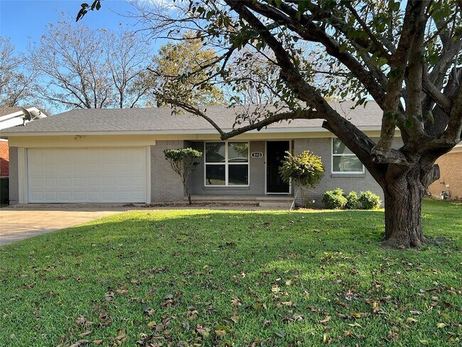 Foto del edificio - 1113 S Idlewild Dr