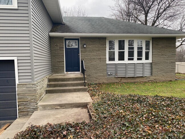 Building Photo - 117 Clearview Dr