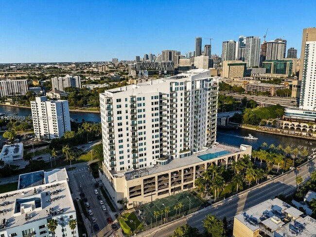 Building Photo - 10 SW South River Dr