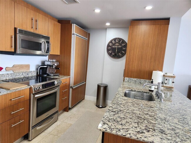 Building Photo - 10275 Collins Ave