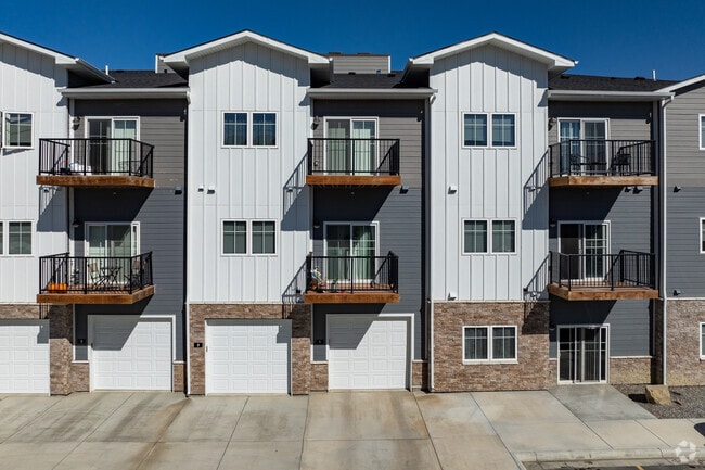 Entrada - Farmstead Apartments