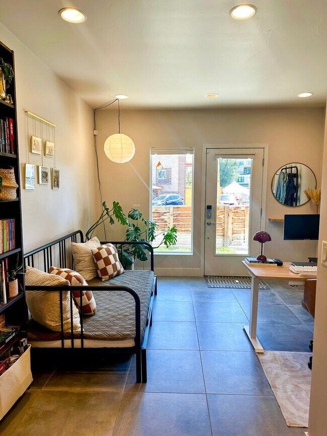 Foto del edificio - Charming 2BR Townhome in Denver