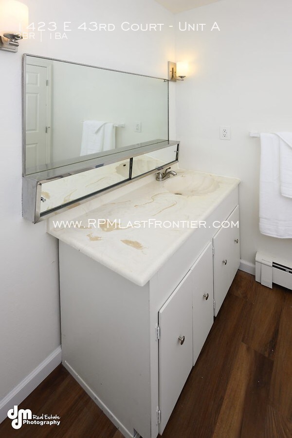 Foto del edificio - 1423 E 43rd Ct
