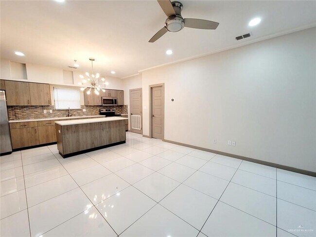 Foto del edificio - 3302 Sugar Rd