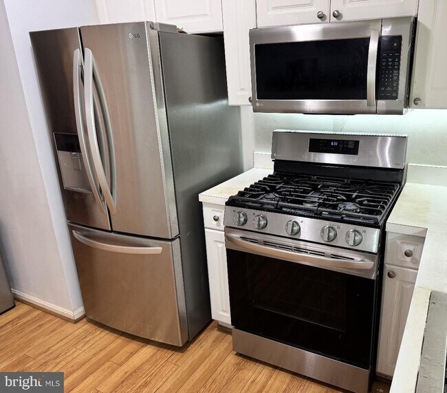 Foto del edificio - 44096 Natalie Terrace