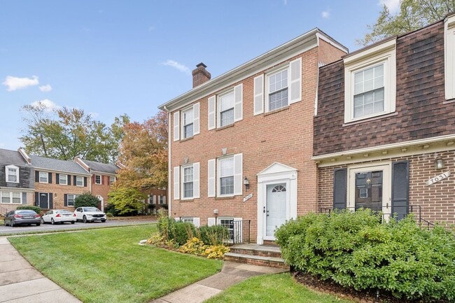 Foto del edificio - Beautifully maintained townhome on a quiet cul-de-sac in Springfield!