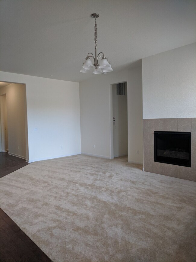Building Photo - 6015 Medlar Pl