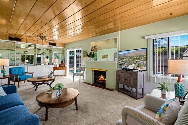 Foto del edificio - 572 N Calle Marcus