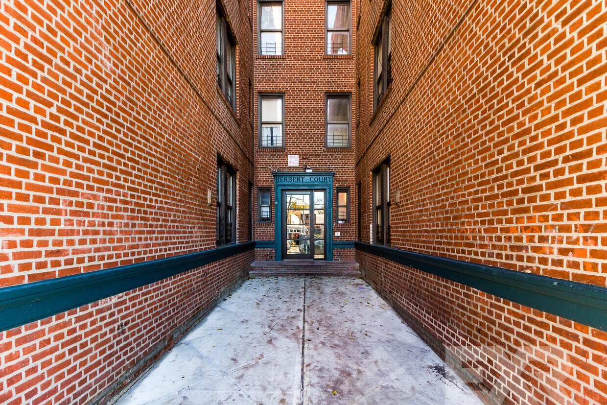 Primary Photo - 509 Saratoga Ave