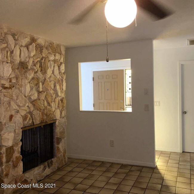 Building Photo - 2293 Hialeah St
