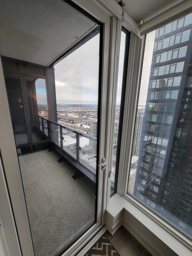 Building Photo - 395 Square One Dr