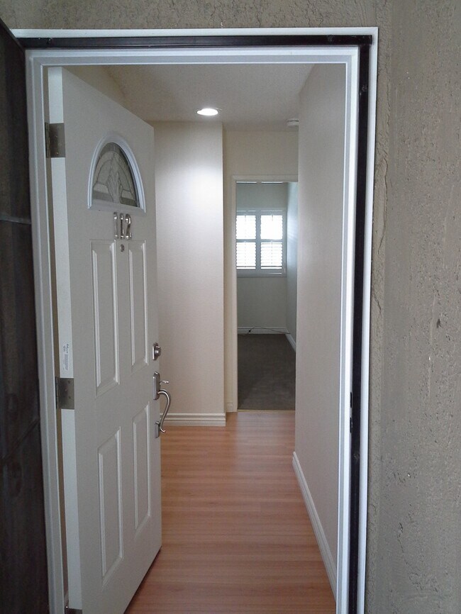 Clean fresh entry - 4727 W 147th St