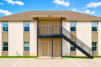 Building Photo - 5704 Greengate Dr