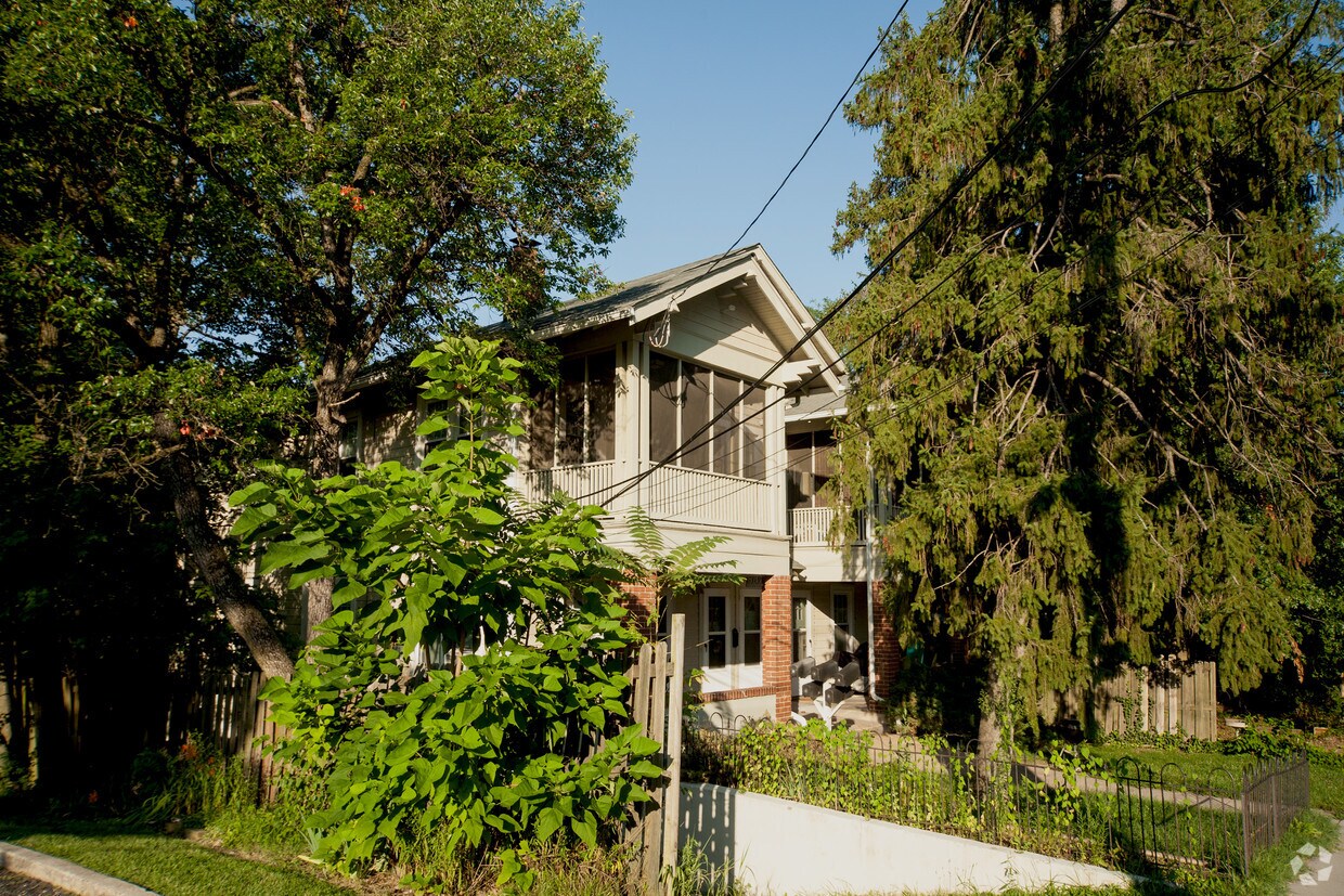 Building Photo - 6815 Eastern Ave