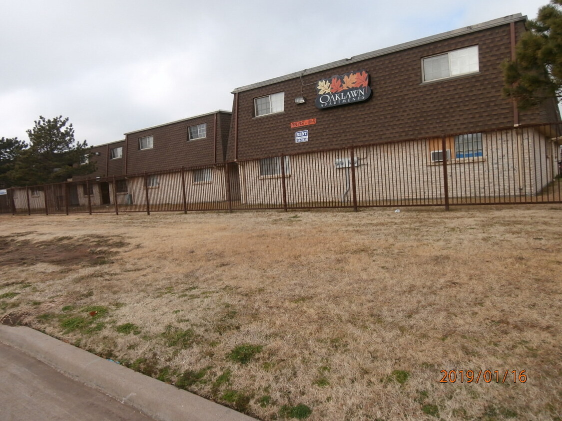 Primary Photo - 6405 NW Oak Ave