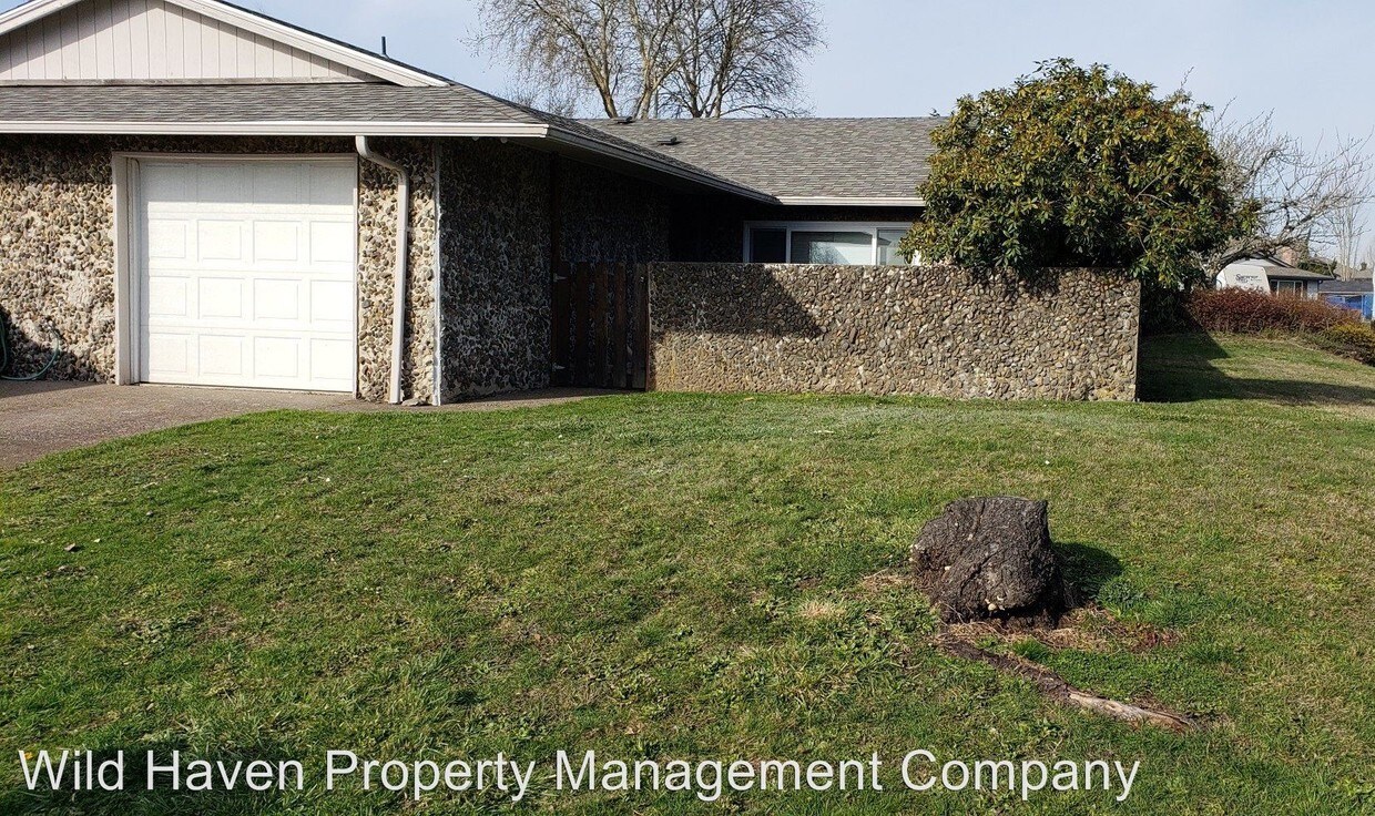 Primary Photo - 2605 NE Galloway Ct