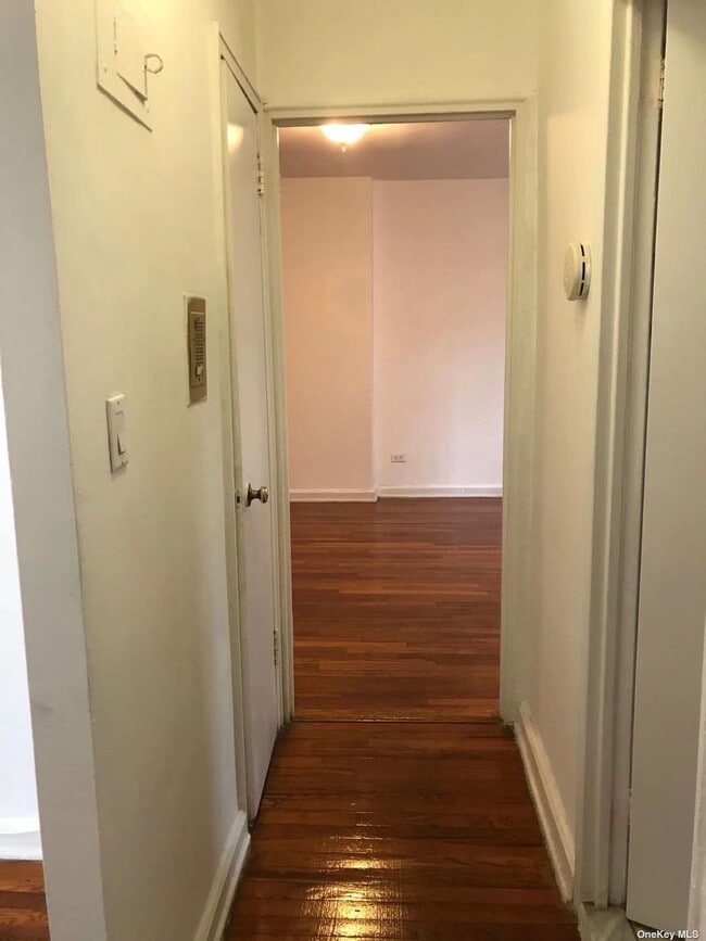 Foto del edificio - 102-32 65th Ave