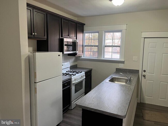 Foto del edificio - 47 N White Horse Pike