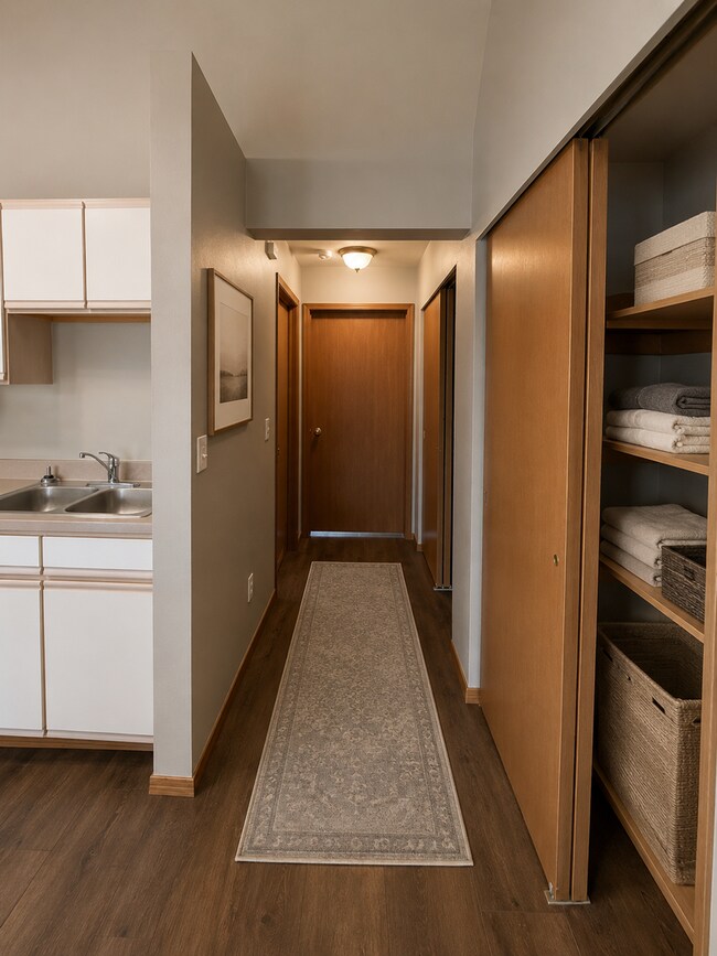 Foto del edificio - Simple, Spacious, And Ready For You!