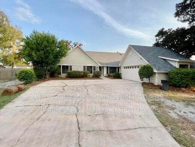 Building Photo - 710 Swan Ln