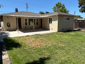 Building Photo - 430 S Bayview Ave