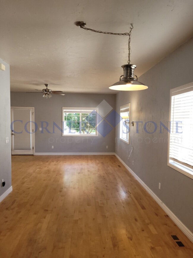 Building Photo - $500 OFF AUGUST RENT!! Fantastic Home Near...