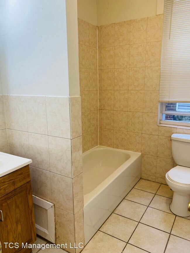 Building Photo - Studio, 1 bath House - 3751 N 15th St #2