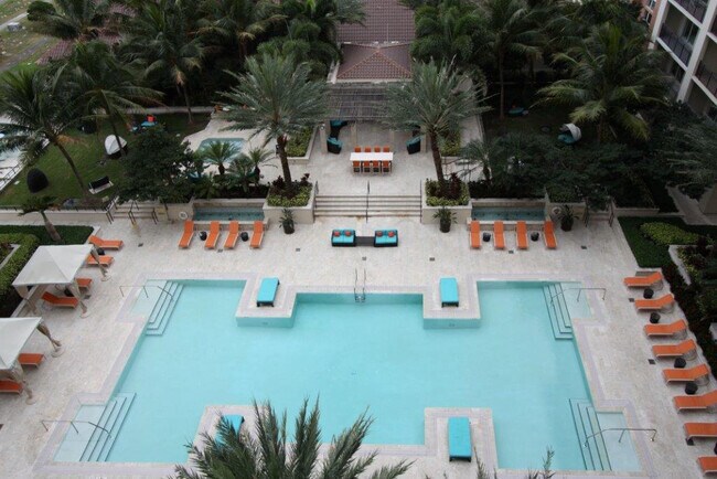 Building Photo - 550 Okeechobee Blvd