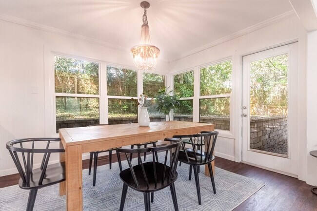 Building Photo - 318 SW 27th St