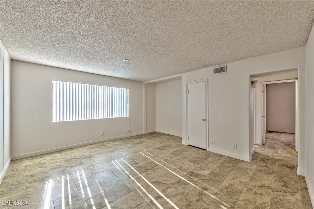 Foto principal - 3821 Daisy St