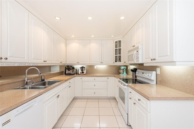 Foto del edificio - 251 Crandon Blvd