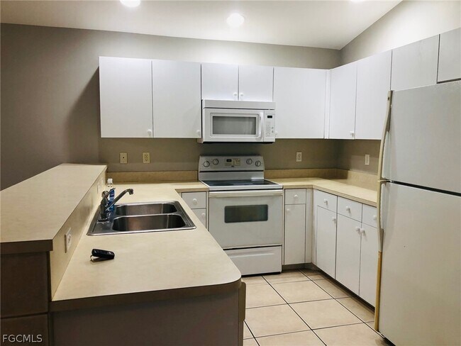 Foto del edificio - 1013 SE 12th Terrace