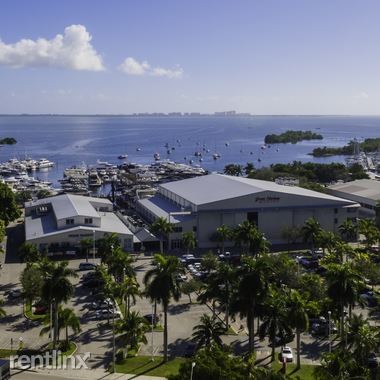 Foto del edificio - 2655 S Bayshore Dr