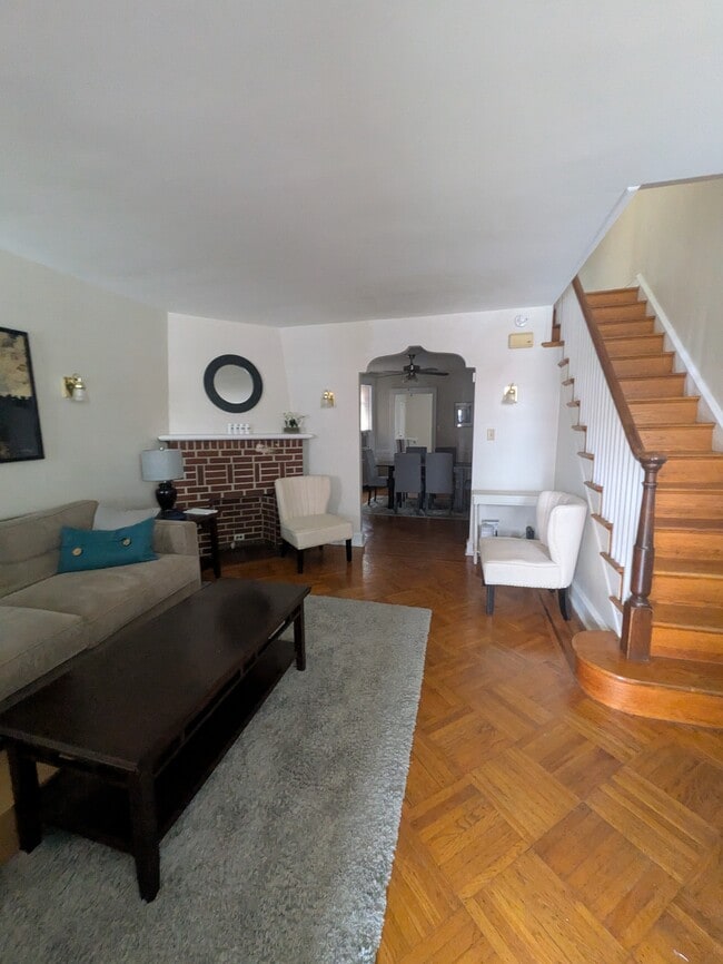 Building Photo - 603 W 31st St
