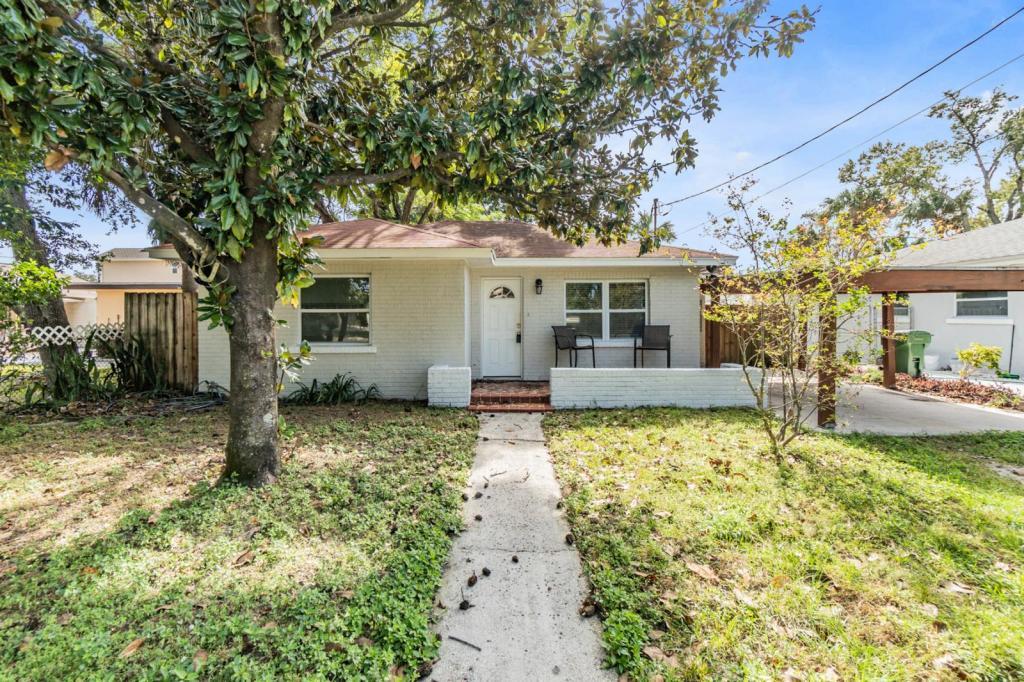 Primary Photo - 2106 W State St