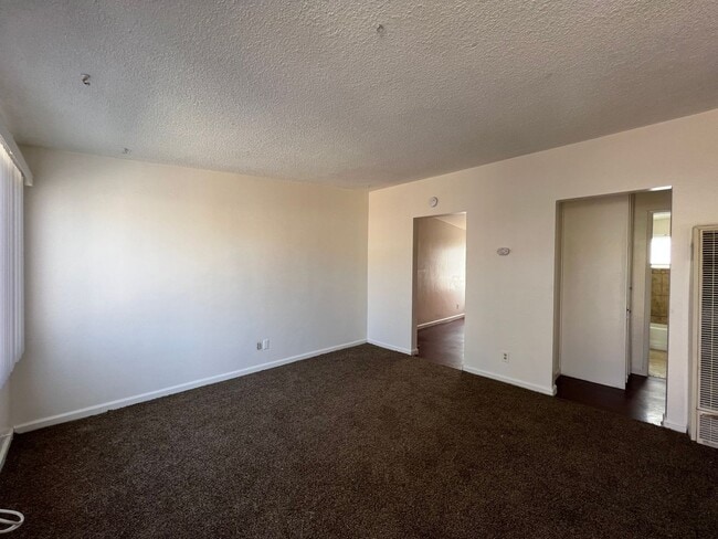 Building Photo - P160
