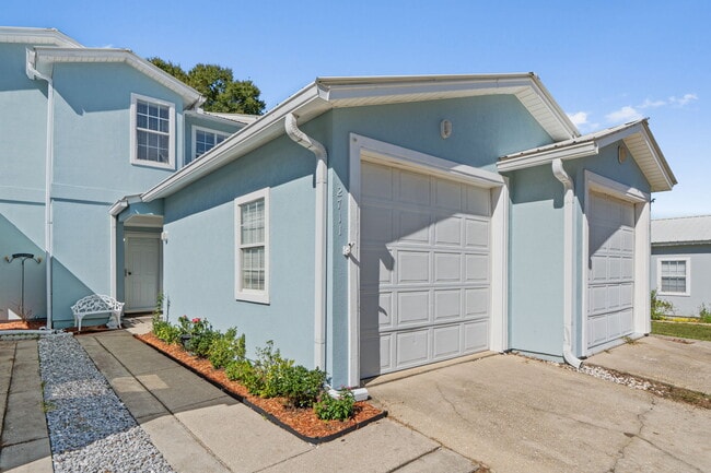 Building Photo - 2711 Bay Club Dr