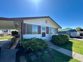 Building Photo - 406 W 15th Ave