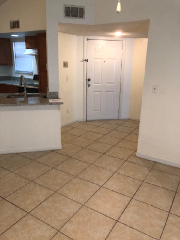 Foto del edificio - 5761 Gatlin Ave