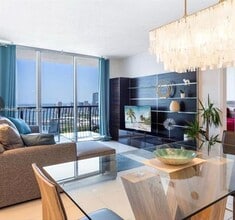 Building Photo - 750 N Bayshore Dr