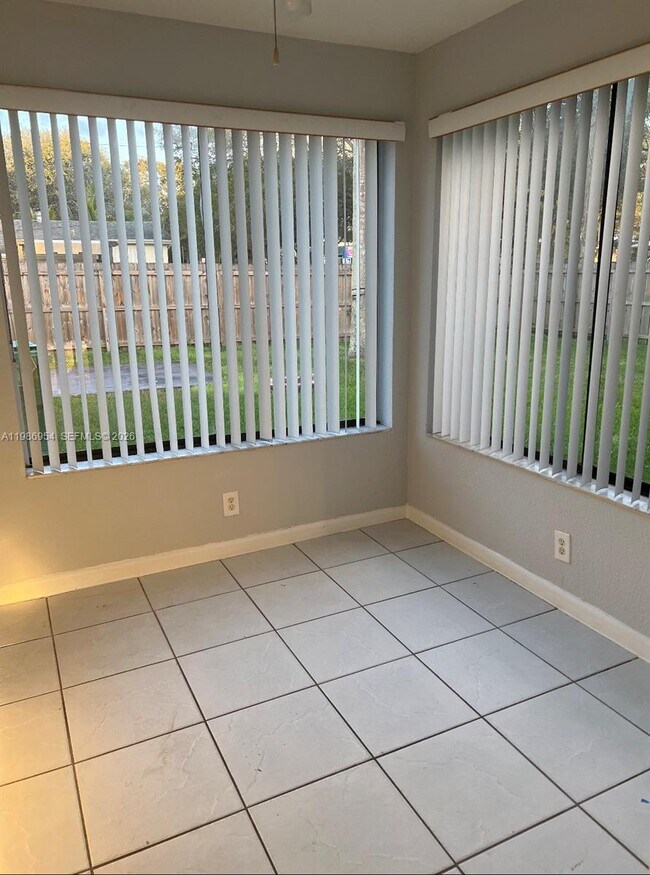 Foto del edificio - 5048 SW 92nd Terrace