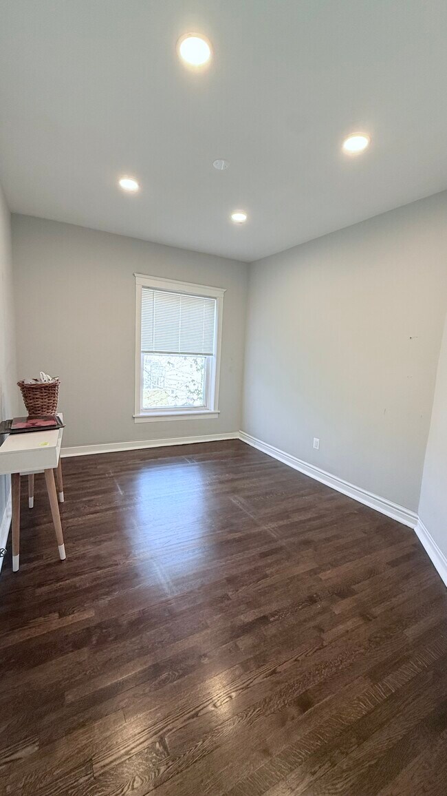 Foto del edificio - 3767 N Southport Ave