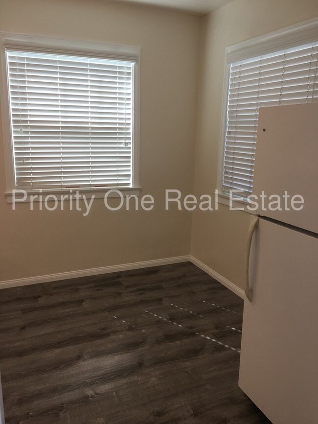 Foto del edificio - 515 Ivy Ln