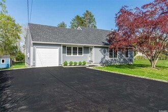 Building Photo - 970 Village Ln