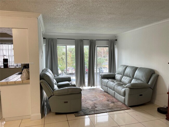 Foto del edificio - 9301 SW 4th St