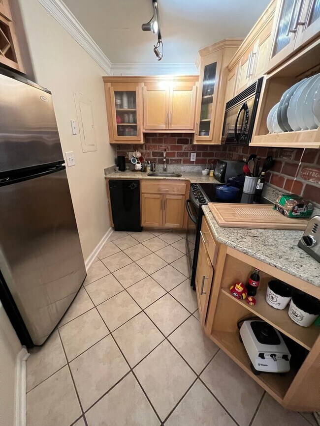 Building Photo - Spectacular Studio Condo @ Studio 40!