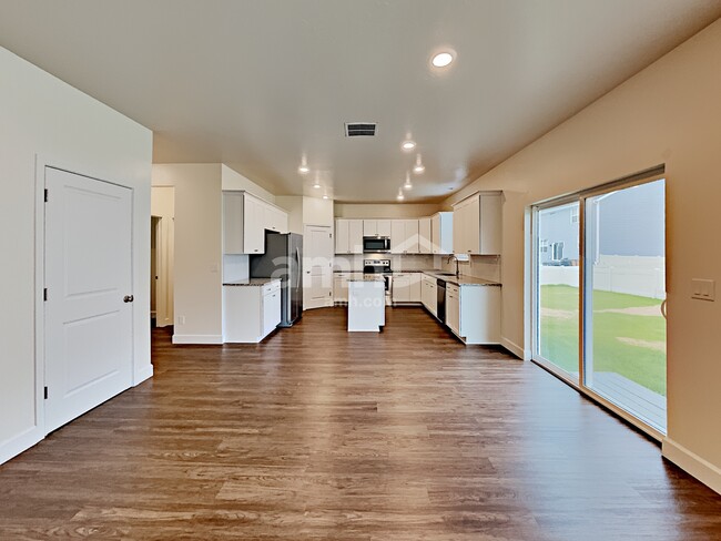 Building Photo - 819 Grover Court