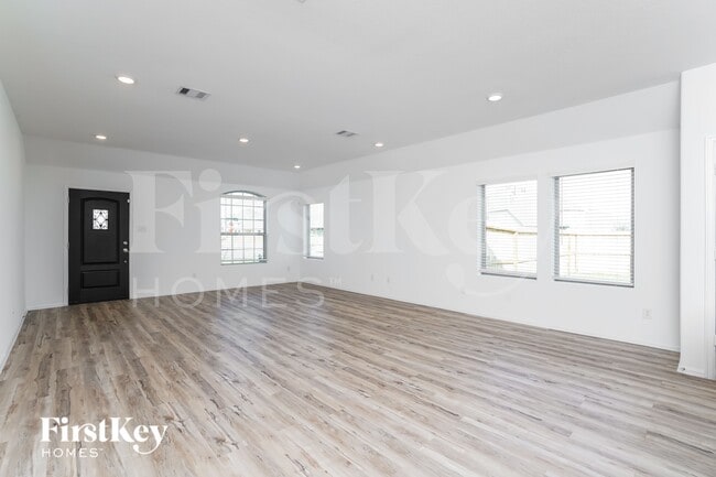 Foto del edificio - 7518 Oakmont Ave