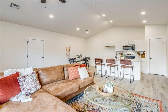 Photo - 521 Briarbrook Ln (Park City, KS) House