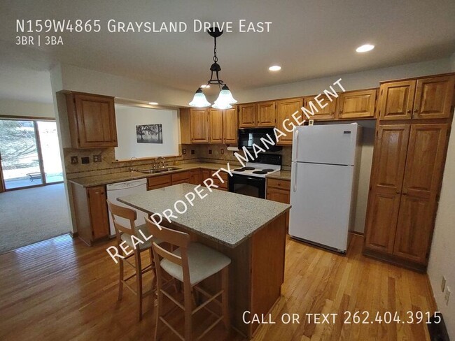 Building Photo - Three Bedroom 2.5 Bath Condo.  Private Entry